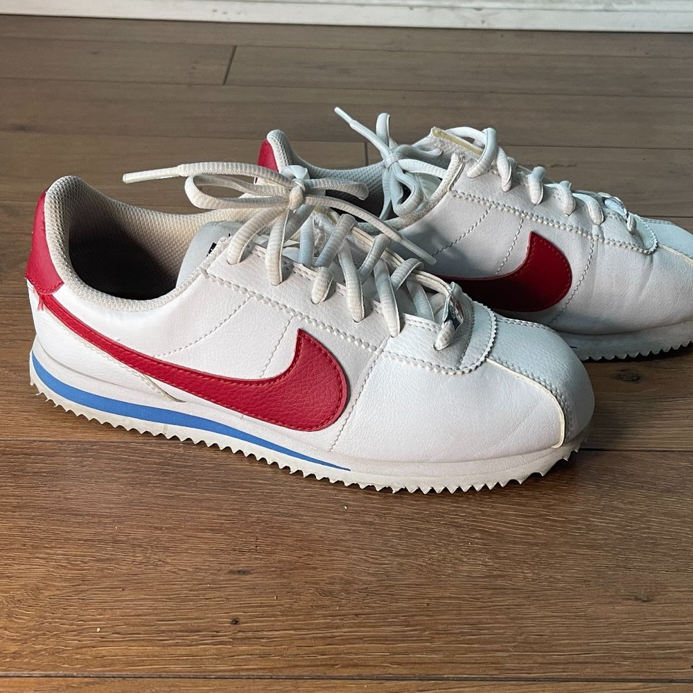 NIKE